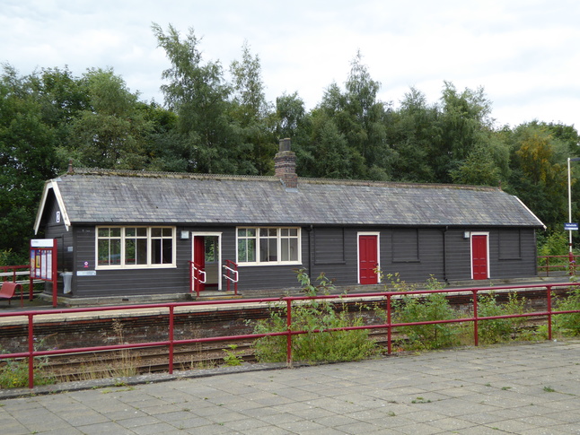 Haltwhistle platform 2
shelter long view