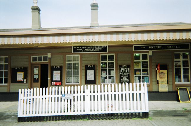 Kingswear station building front