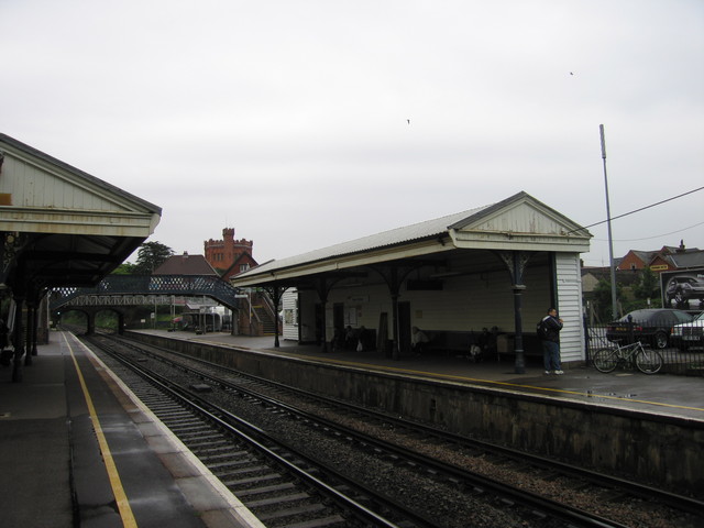 New Milton platform 2 from
platform 1