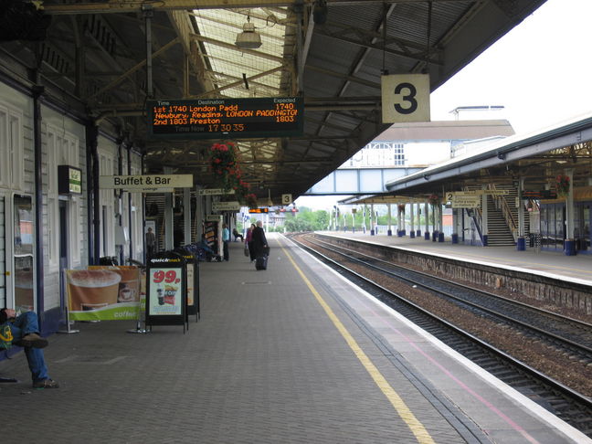 Newton Abbot platform 3, looking
north