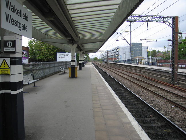 Wakefield Westgate platform 2
looking north