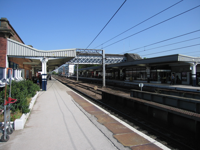 Wakefield Westgate
platforms looking north