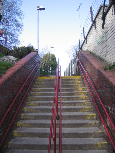 Anniesland platform 1 steps