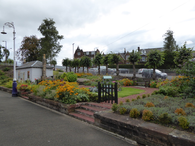 Dumfries platform 1 garden