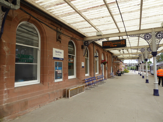 Dumfries platform 2 under
canopy