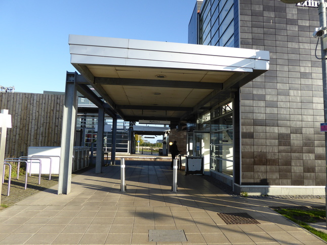 Edinburgh Park platform 2 entrance
