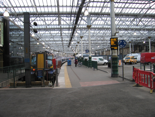 Edinburgh Waverley platform 4