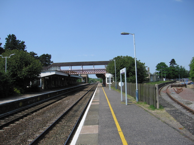 Kemble platforms and footbridge