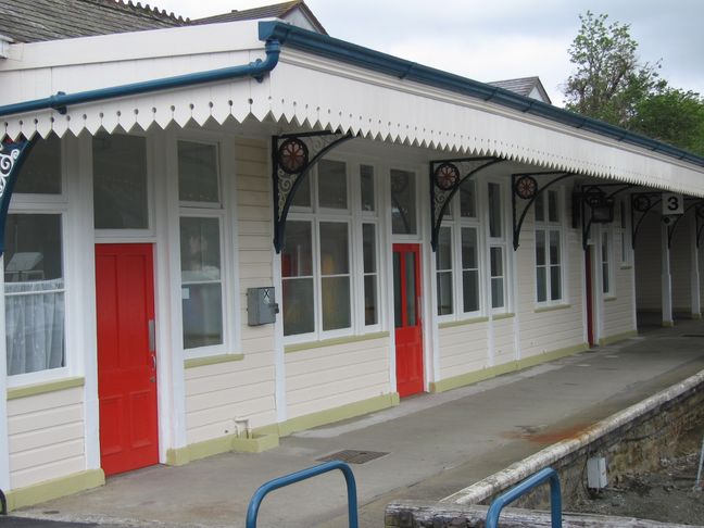 Liskeard platform 3 shelter