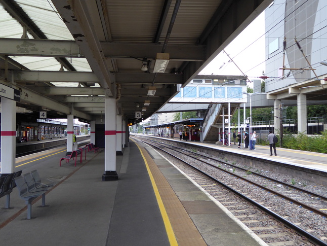 Luton platform 3 looking west