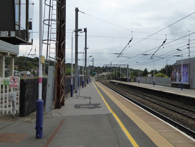 Luton platform 4 looking east