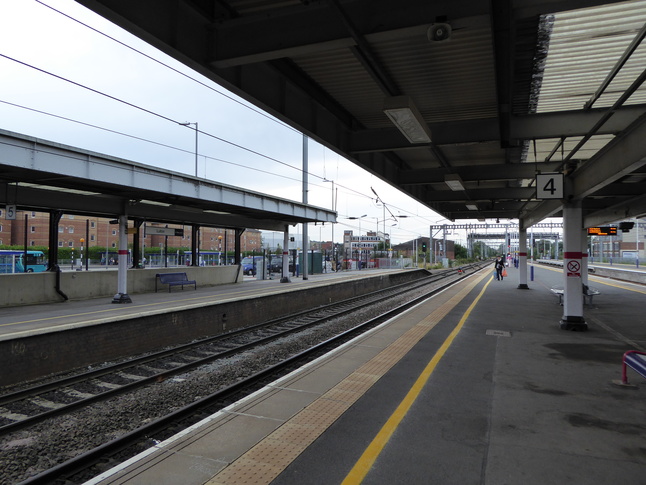Luton platform 4 looking west