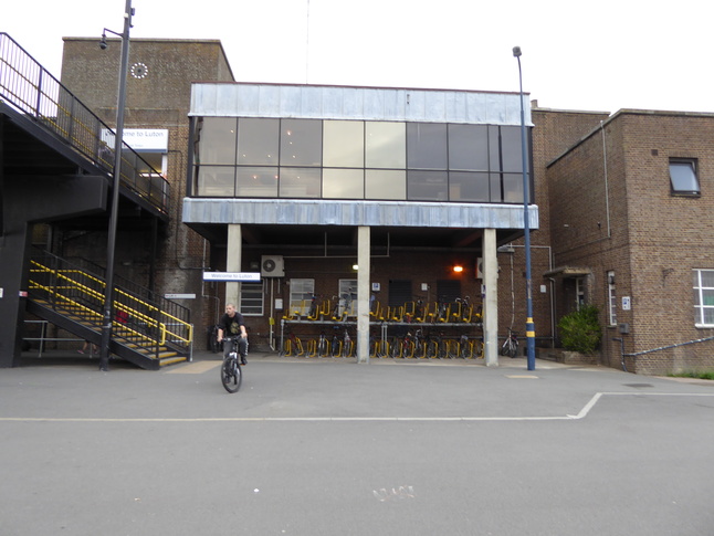 Luton bike racks