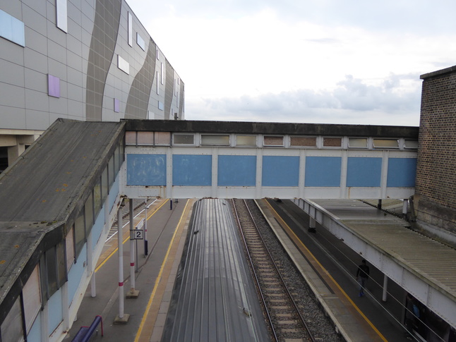 Luton footbridge