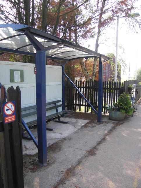 Bescar Lane platform 2 shelter