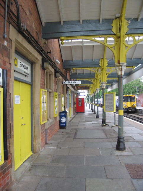 Birkdale platform 1 under
canopy