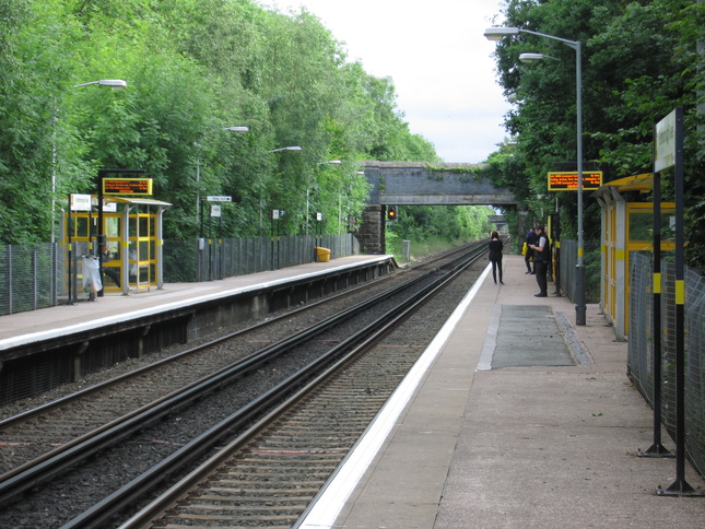 Bromborough Rake platforms
looking south