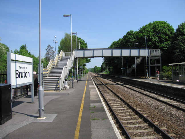 Bruton platforms 1 and 2 and
footbridge