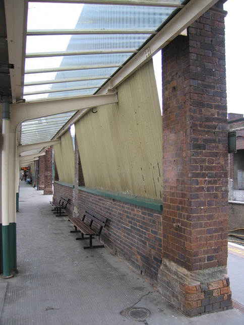 Chester platform 3 under
canopy