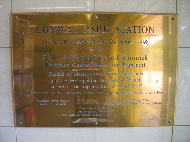 Conway Park Station Officially
opened on 24 April 1998 by the Right Honourable Neil Kinnock European
Commissioner for Transport.  Funded by Merseytravel, Wirral CityLands
and the Metropolitan Borough of Wirral as part of the regeneration of
Birkenhead.  Financed by the European Union European Regional
Development Fund.