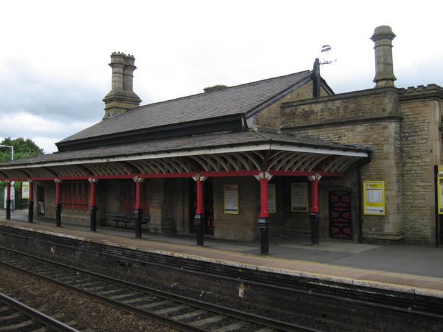 Earlestown platform 2 building