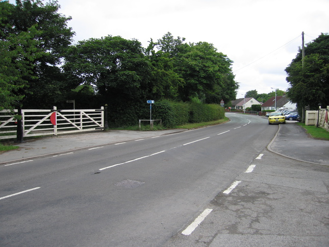 Hadlow Road level crossing