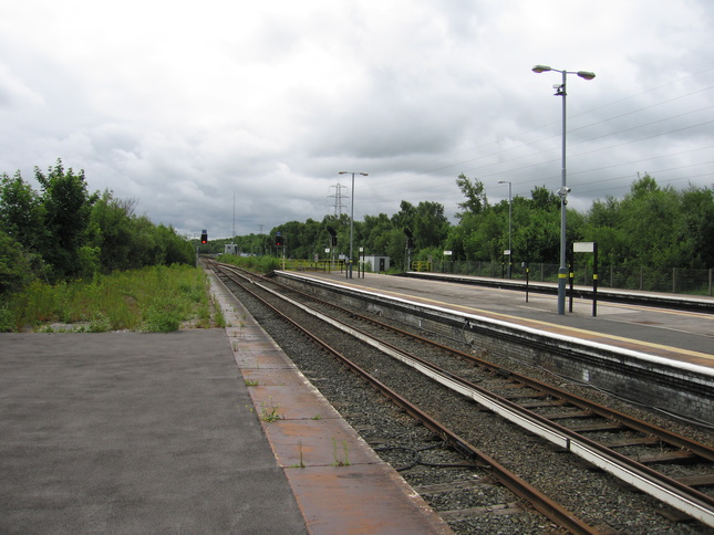 Hooton platforms looking south