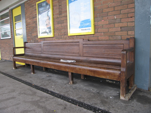 Hoylake platform 1 bench