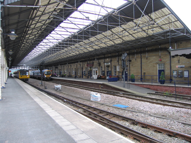 Huddersfield platforms 4 and 1
looking north
