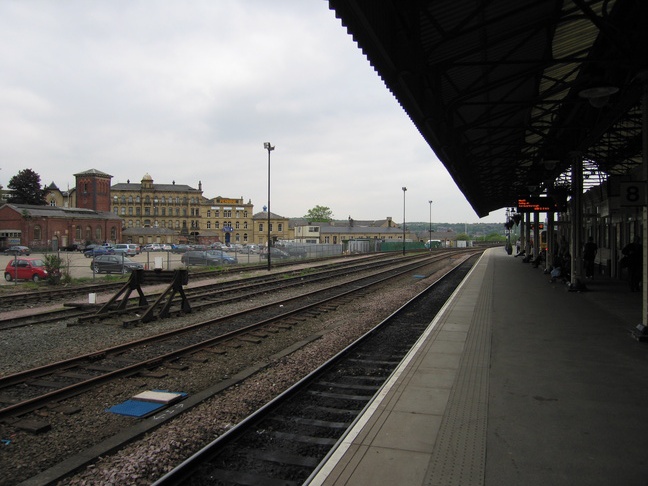Huddersfield platform 8