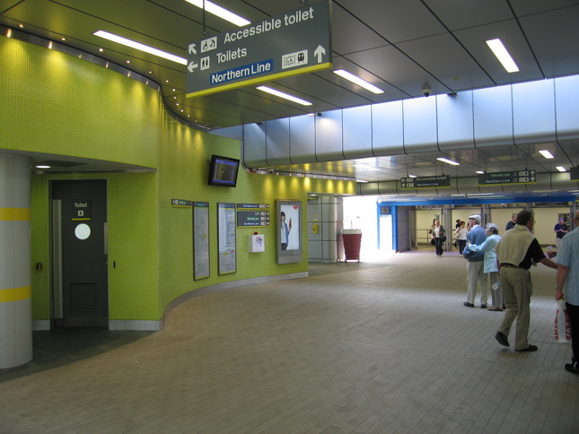 Liverpool Central
concourse beyond ticket barriers