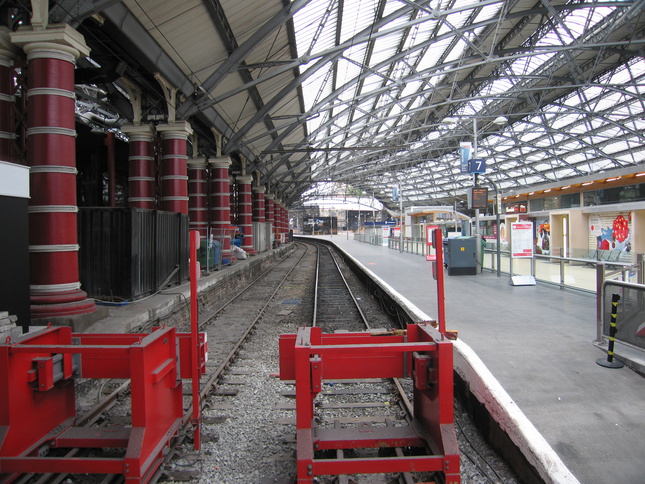 Liverpool Lime Street
platform 7 looking east