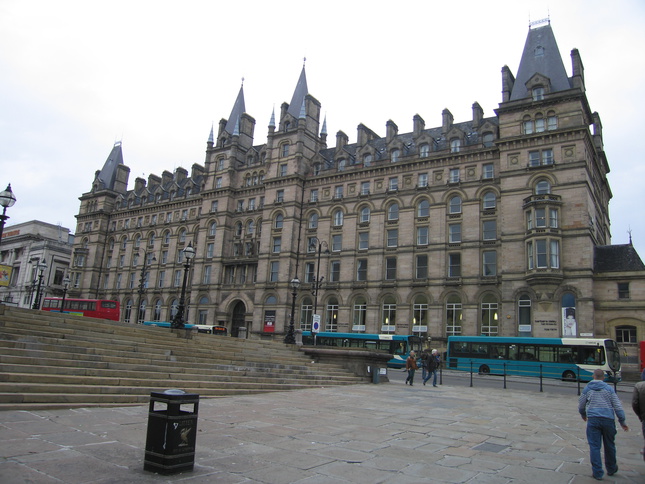 Liverpool Lime
Street hotel front