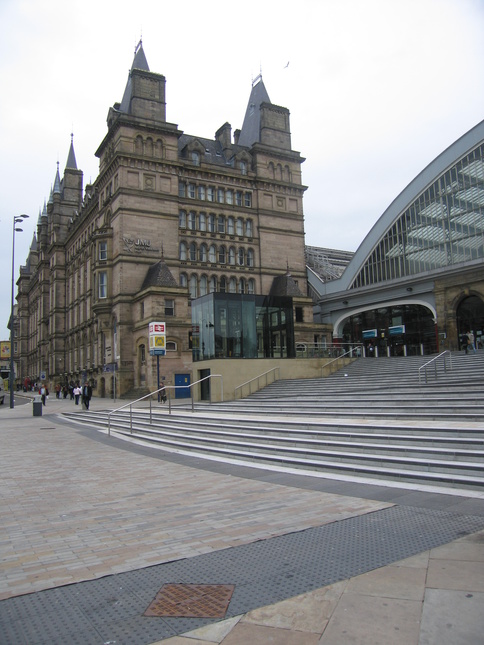 Liverpool Lime Street
hotel side