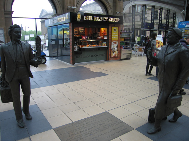 Liverpool Lime Street
Statues