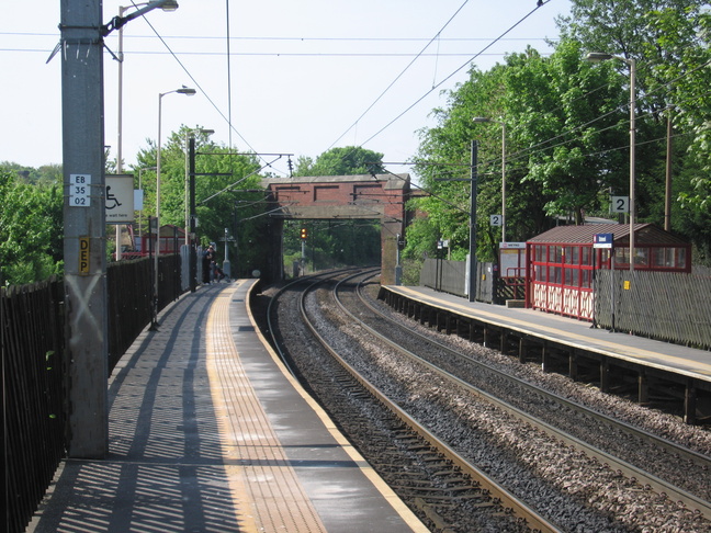 Outwood platforms 1 and 2 looking
south