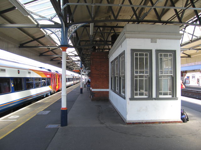 Salisbury platforms 2 and 3 white
building