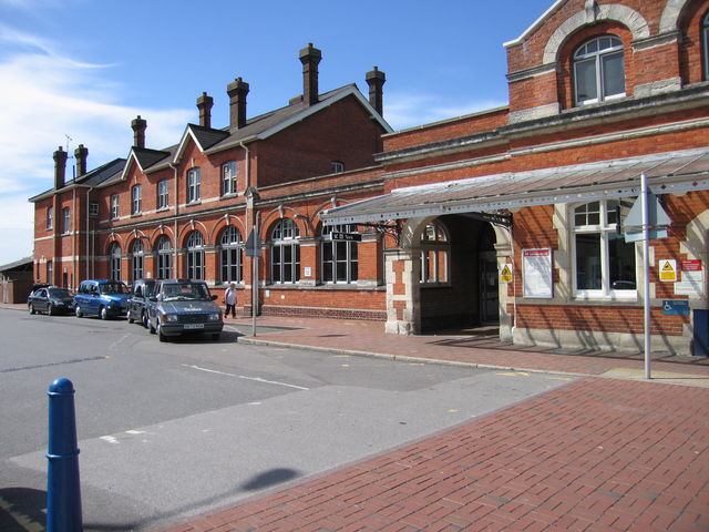 Salisbury frontage, side