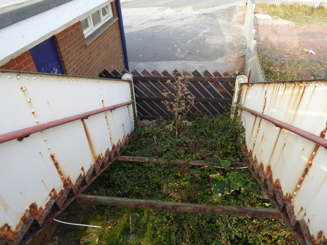 Sellafield footbridge disused
steps