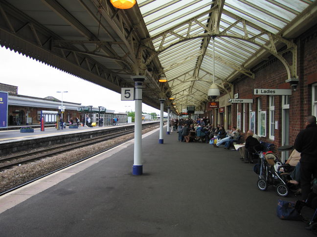 Taunton platform 5, looking east