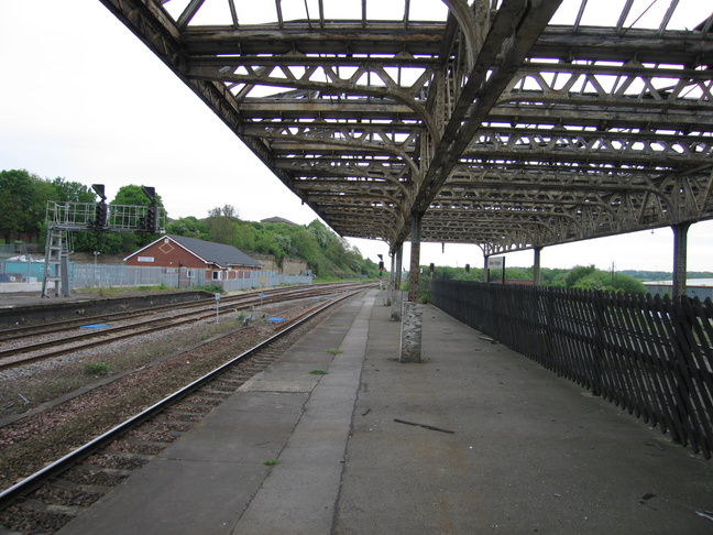 Wakefield Kirkgate
platforms 2 and 3 under canopy