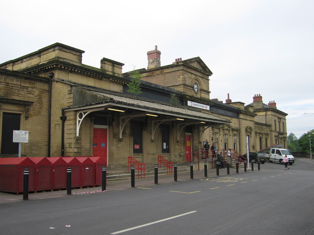 Wakefield Kirkgate
frontage, long view